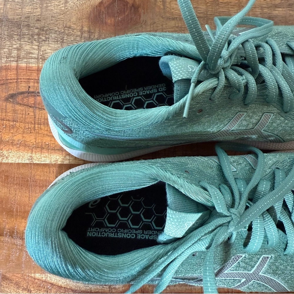 Asics Gel Nimbus 24 Green Athletic Shoes, Women’s 7.5 wide - Picture 3 of 9